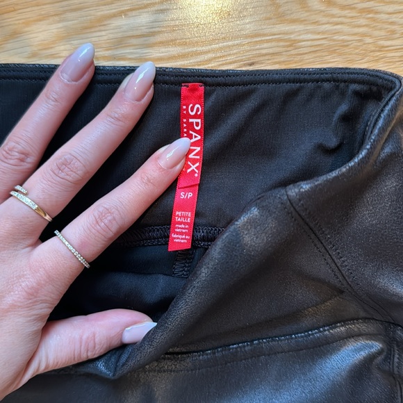 Spanx tummy tuck fluid leather ish leggings - Petite small - Picture 3 of 3